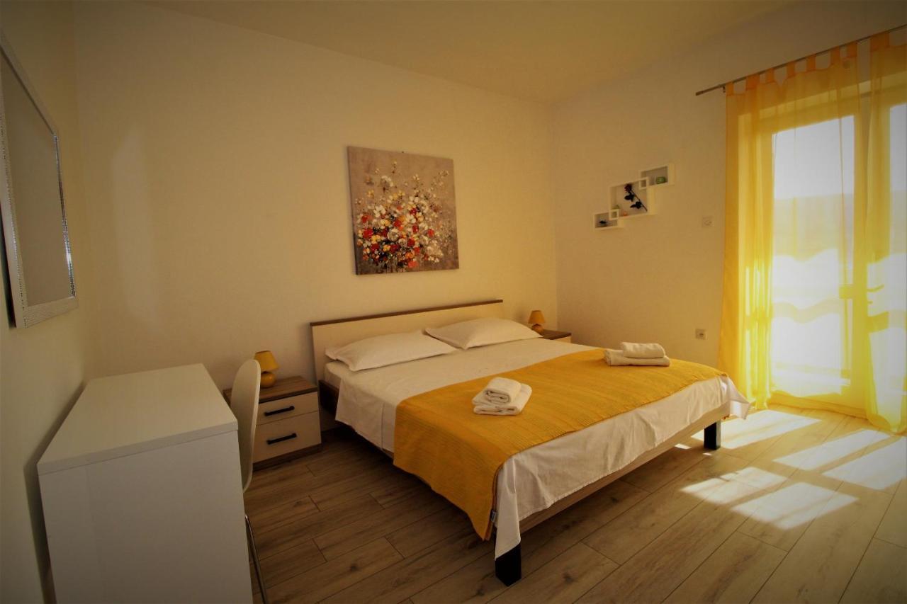 Apartments And Rooms With Parking Space Pag - 13060 Pag Town Eksteriør billede