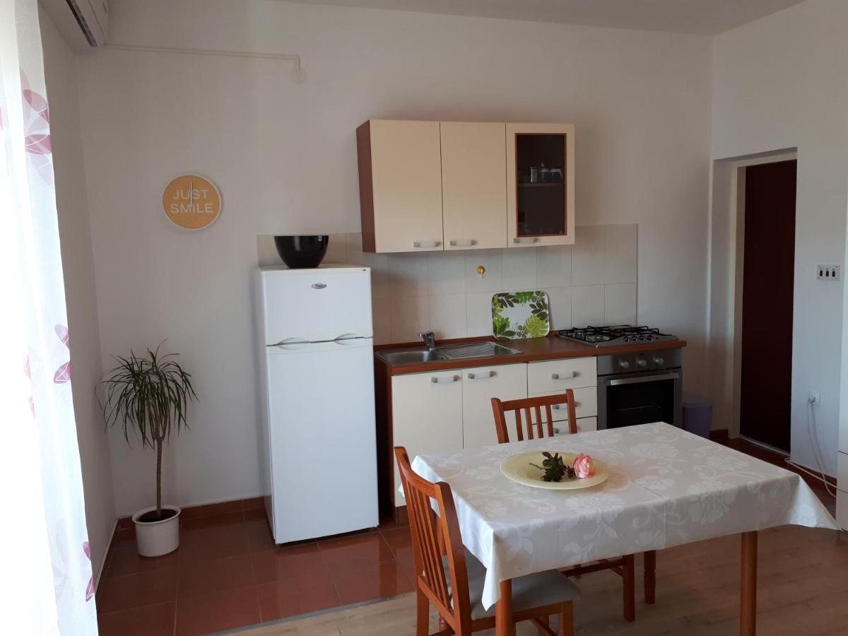 Apartments And Rooms With Parking Space Pag - 13060 Pag Town Eksteriør billede