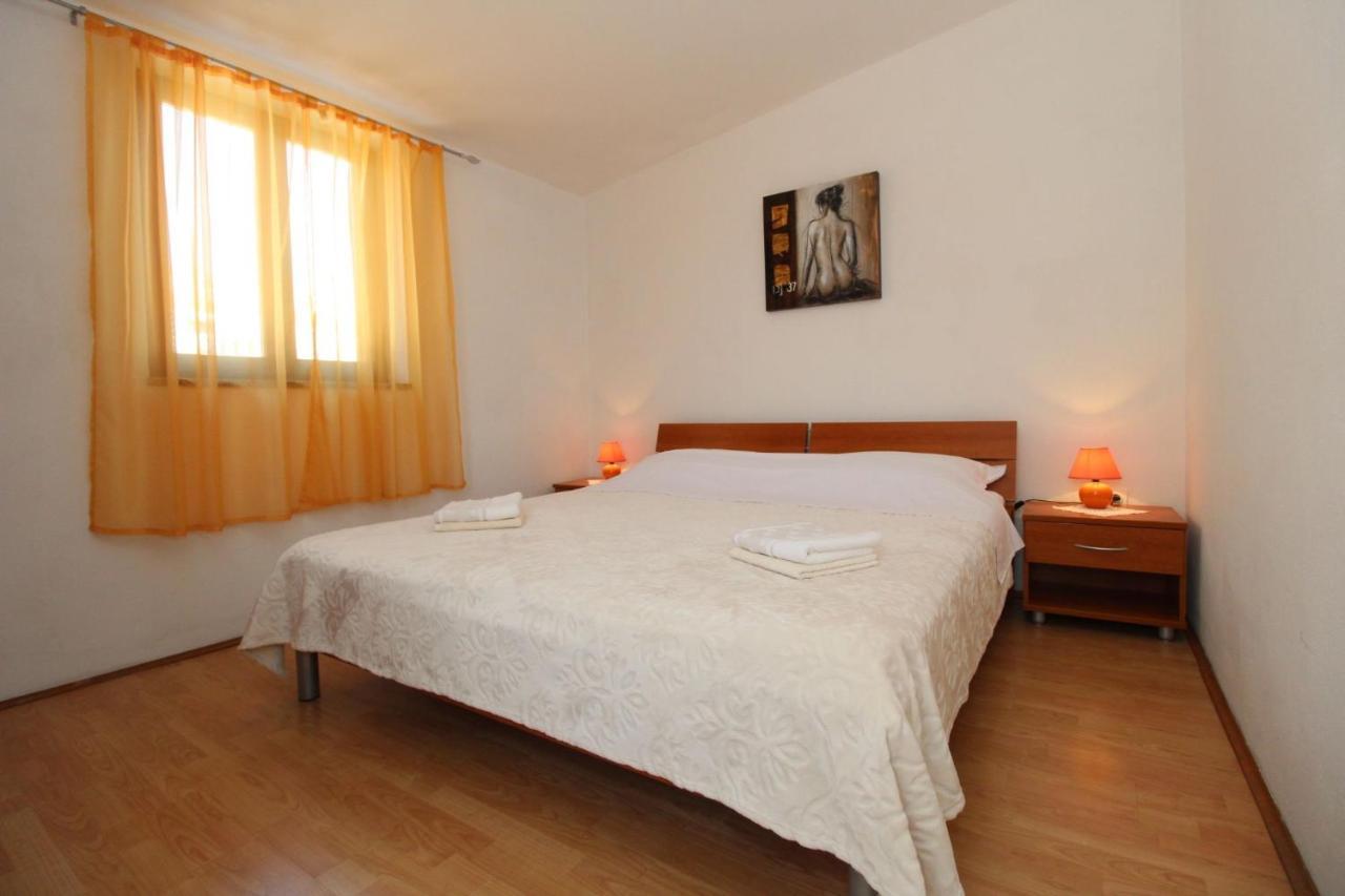 Apartments And Rooms With Parking Space Pag - 13060 Pag Town Eksteriør billede