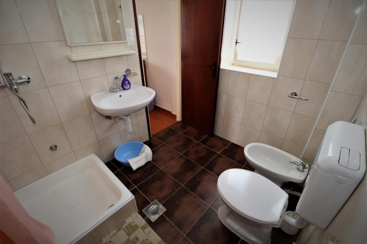 Apartments And Rooms With Parking Space Pag - 13060 Pag Town Eksteriør billede