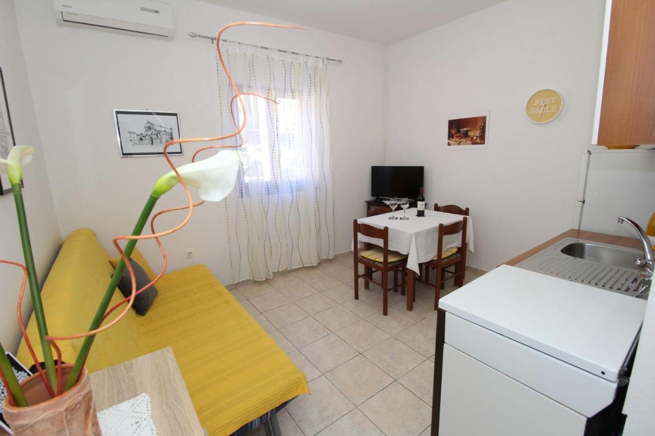 Apartments And Rooms With Parking Space Pag - 13060 Pag Town Eksteriør billede