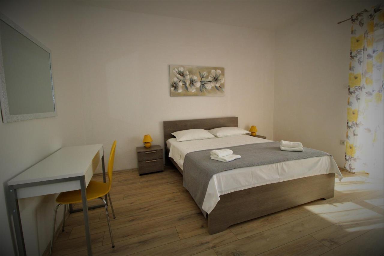 Apartments And Rooms With Parking Space Pag - 13060 Pag Town Eksteriør billede
